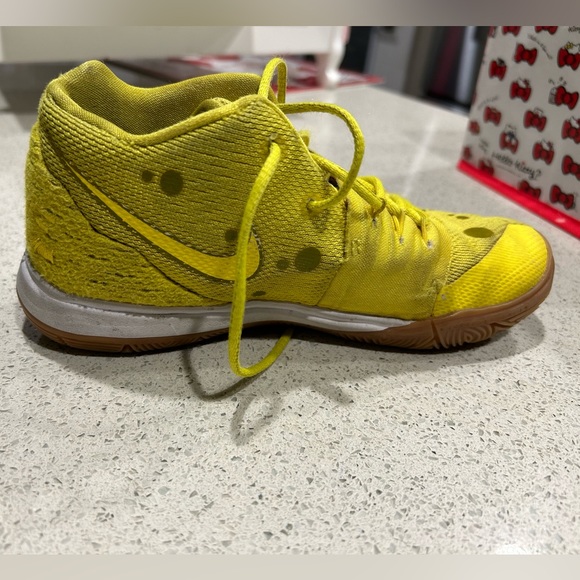 Nike Kyrie 5 SpongeBob SquarePants Shoes - Picture 5 of 9